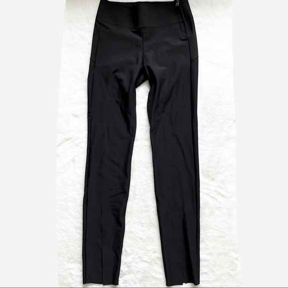 ATHLETA Interstellar Tight in Black Size 2 Travel Athleisure Commute MINIMALIST - Picture 2 of 8